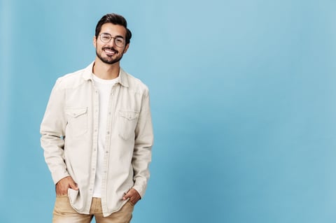 Man in white tee streetwear